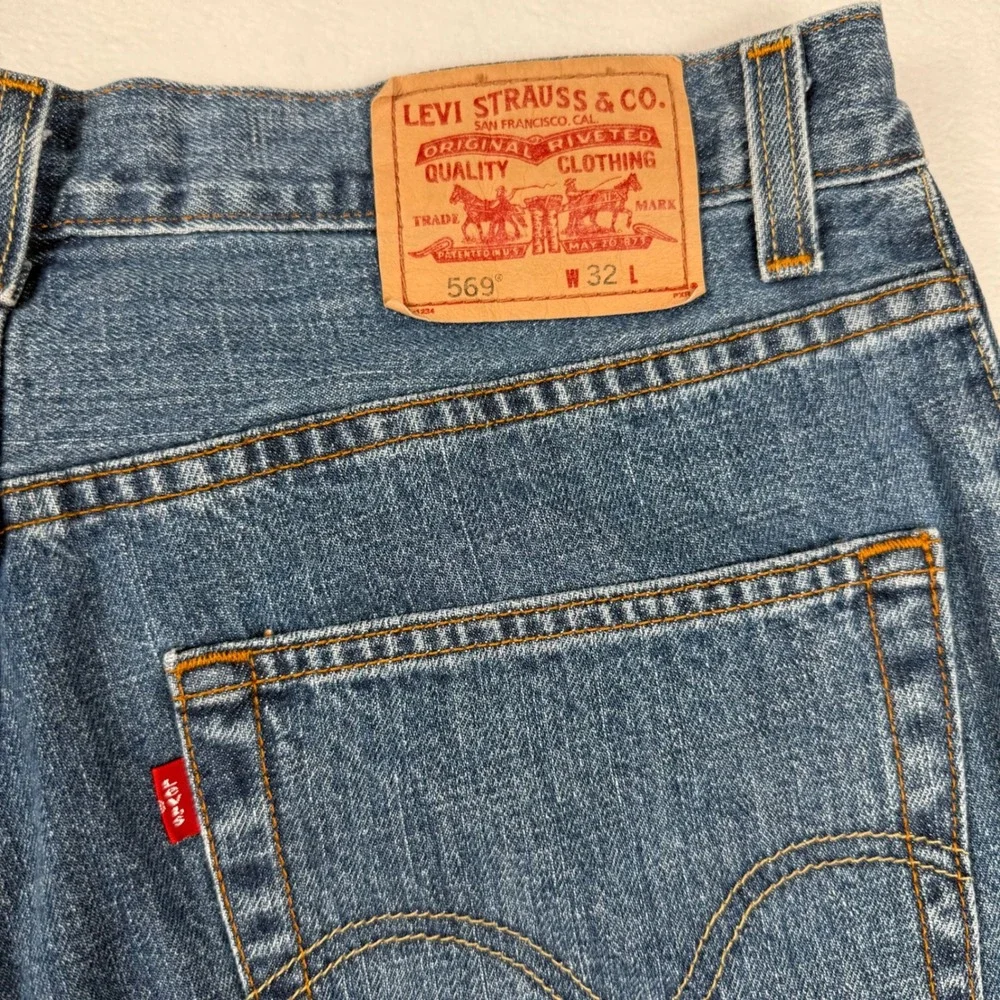 Levis 569 Loose Fit Denim Shorts Size 32 Blue Y2K Skater Baggy Jorts